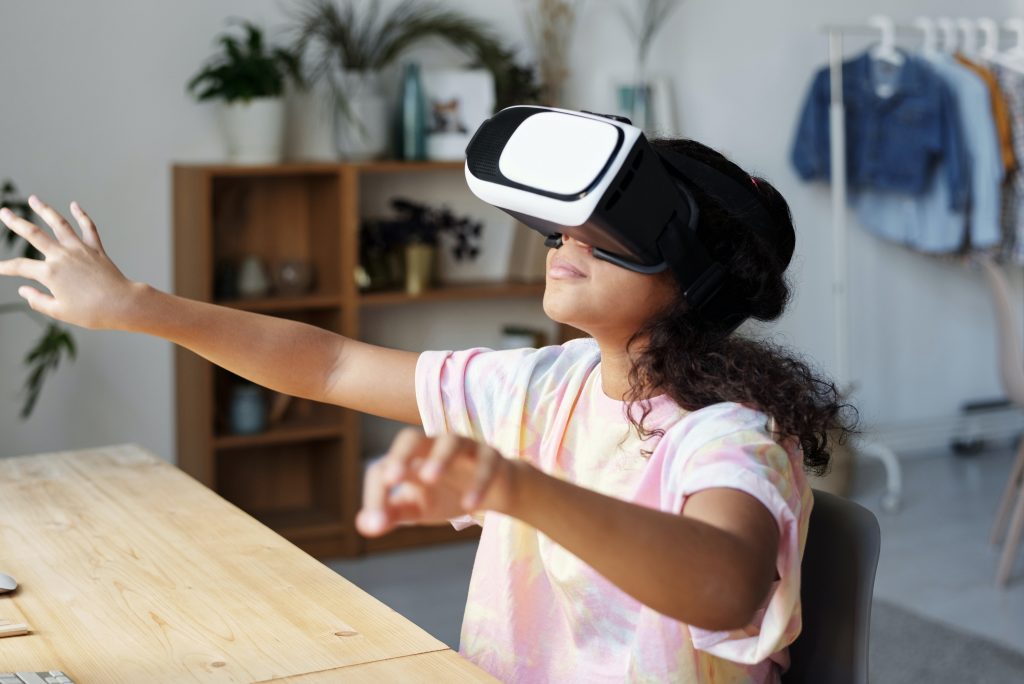 BABY ENJOYS THE DIGITAL PRODUCT